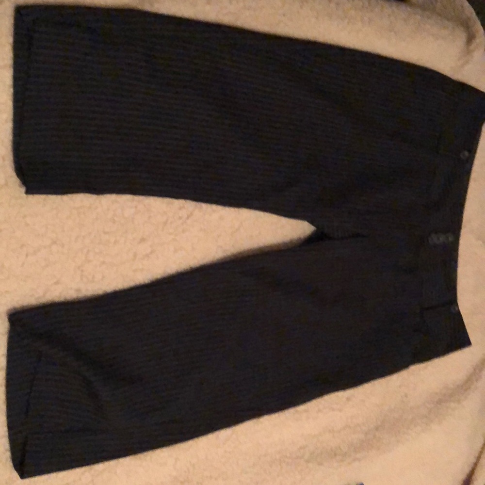 Black pinstripe ladies capris size 40 used! 65% polyester 32% Viscose